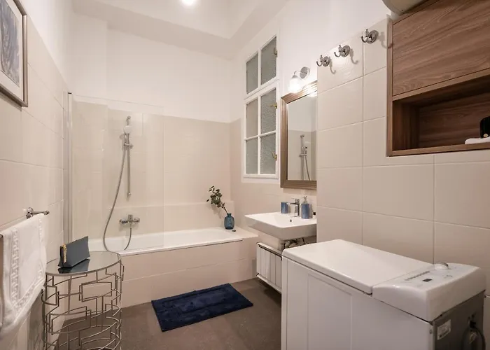 Stollar Apartment, Danube View *