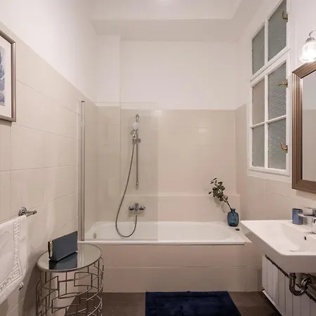 Stollar Apartment, Danube View